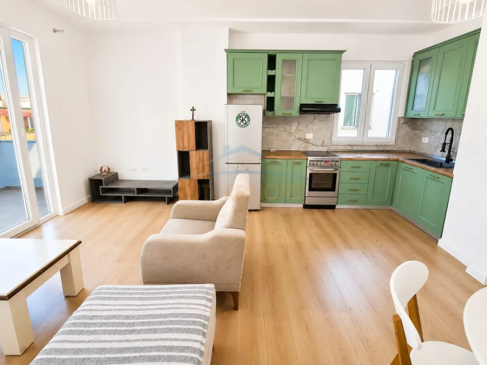 Tirane, jepet me qera apartament 2+1 Kati 9, 106 m² 600 € (YZBERISHT)