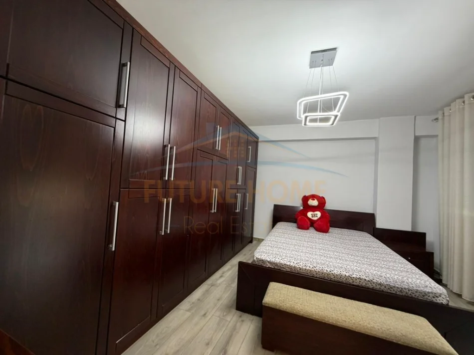 Tirane, jepet me qera apartament 1+1 Kati 7, 81 m² 800 € (Selvia)