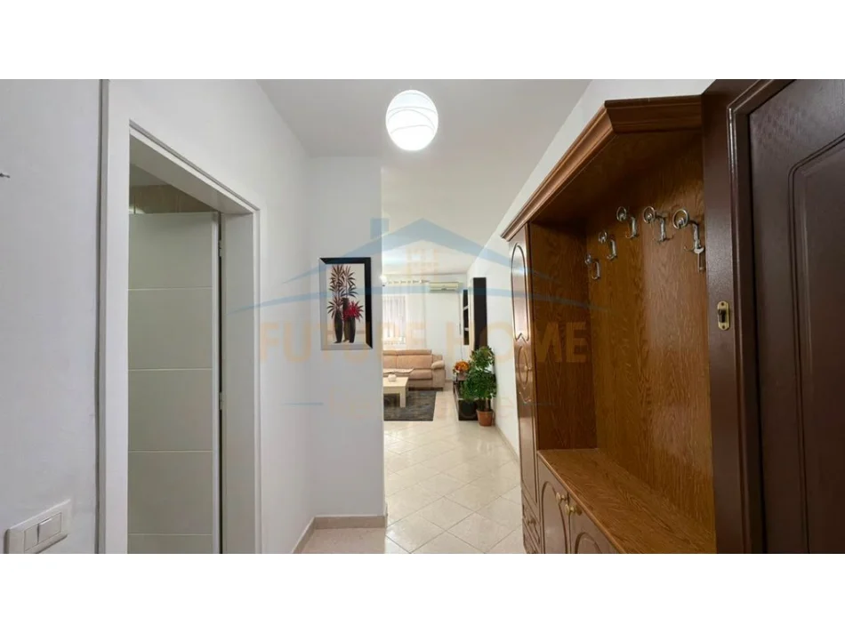 Tirane, shitet apartament 3+1+Ballkon Kati 2, 112 m² 195.000 € (Unaza e Re)
