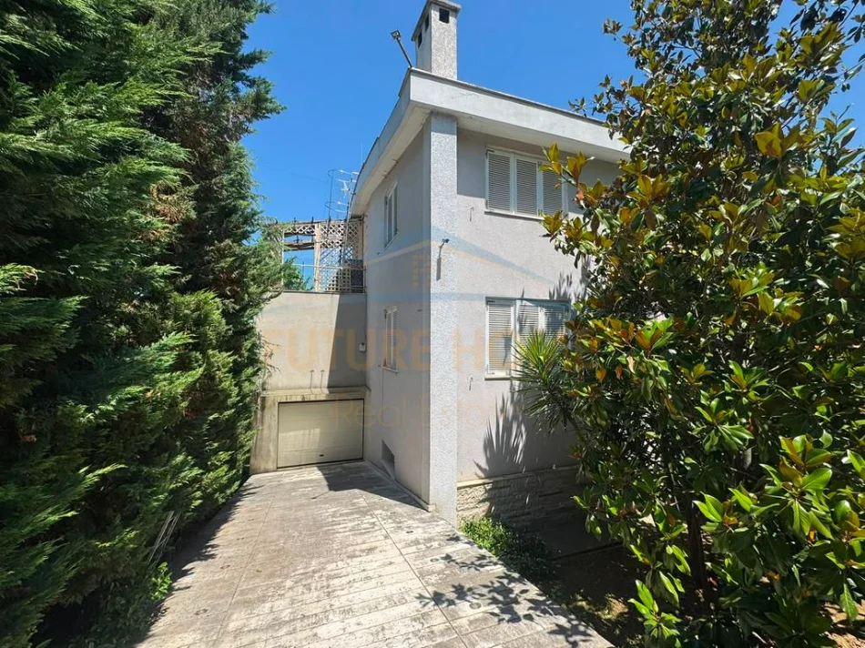 Tirane, shitet apartament 4+1+Aneks+Ballkon Kati 3, 1.000 m² 750.000 € (TAPIZE VILE ME PISHINE)