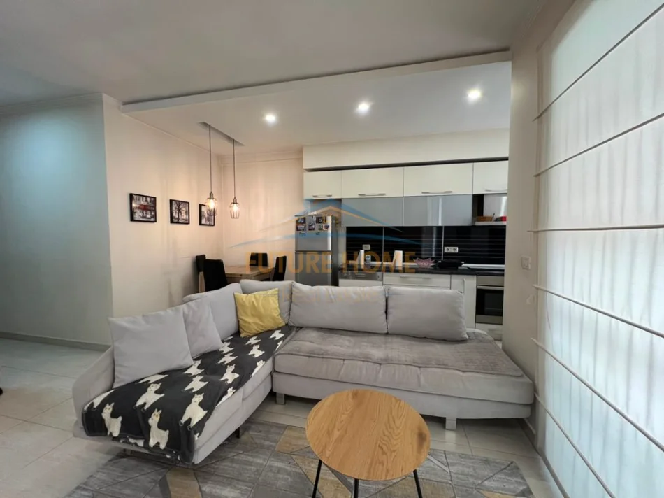 Tirane, jepet me qera apartament 2+1+Ballkon Kati 4, 73 m² 550 € (Unaza e Re)