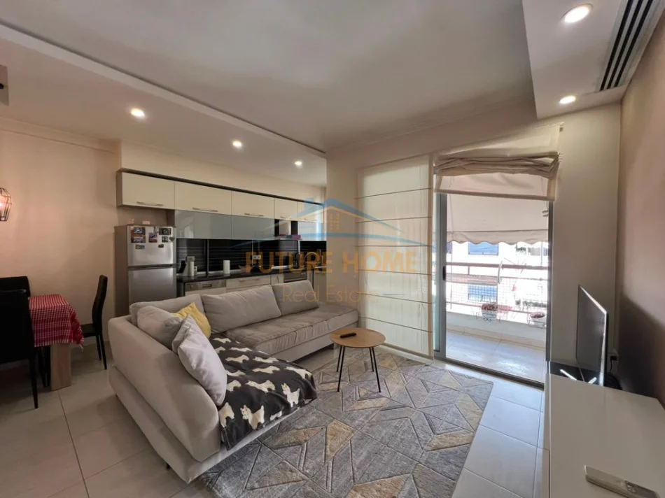 Tirane, jepet me qera apartament 2+1+Ballkon Kati 4, 73 m² 550 € (Unaza e Re)