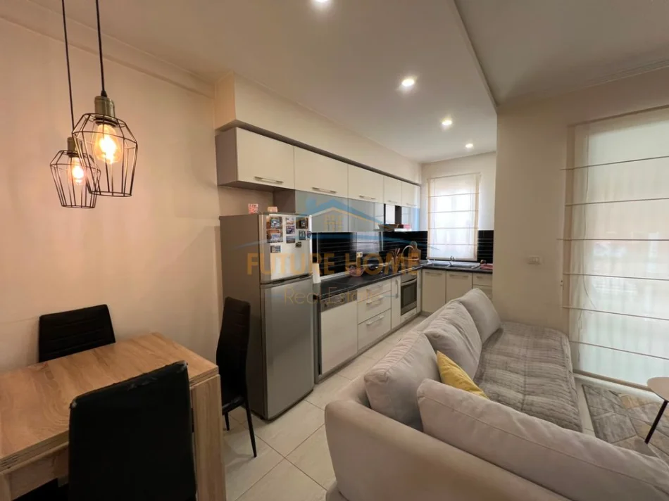 Tirane, jepet me qera apartament 2+1+Ballkon Kati 4, 73 m² 550 € (Unaza e Re)
