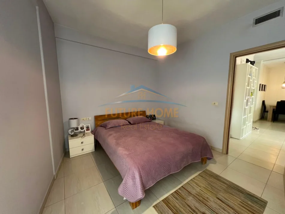 Tirane, jepet me qera apartament 2+1+Ballkon Kati 4, 73 m² 550 € (Unaza e Re)