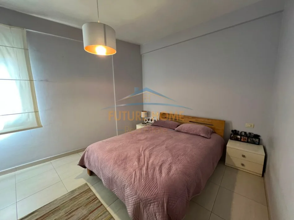 Tirane, jepet me qera apartament 2+1+Ballkon Kati 4, 73 m² 550 € (Unaza e Re)