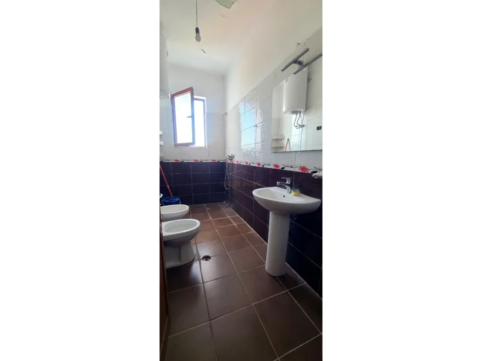 Shqiperi, jepet me qera apartament 1+1 Kati 7, 67 m² 300 € (Jordan Misja)
