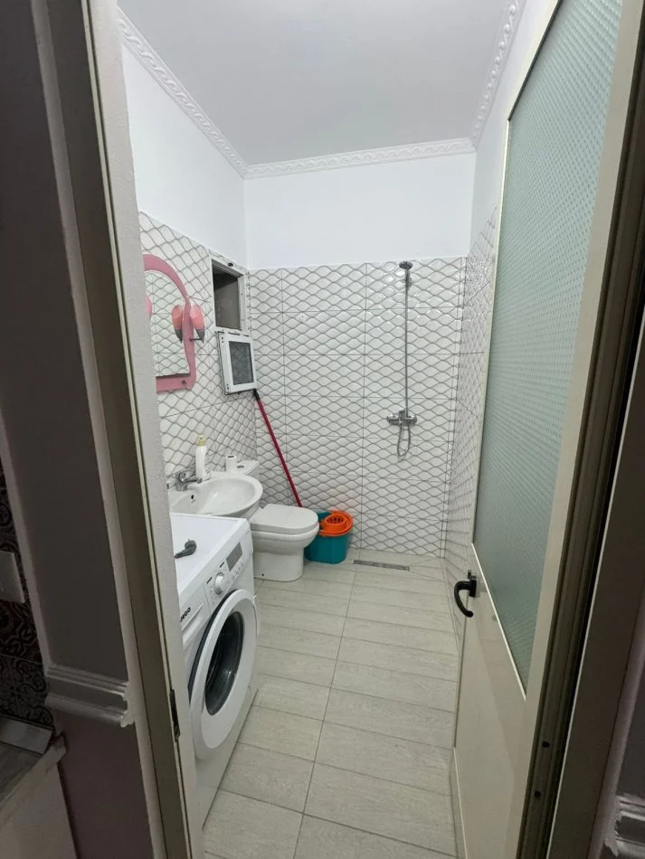 Tirane, jepet me qera shtepi 1+1+Ballkon Kati 1, 50 m² 350 € (Don Bosko)