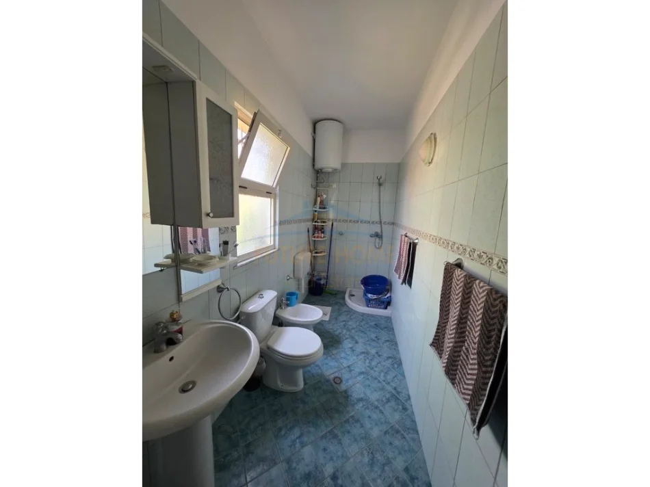 Tirane, shitet Vile Vile 2 Katshe Kati 0, 199 m² 395.000 € (Rruga e Elbasanit)