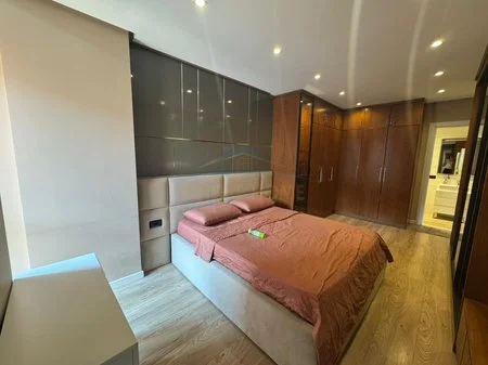 Tirane, jepet me qera apartament 2+1+Ballkon Kati 5, 115 m² 1.000 € (JORDAN MISJA)