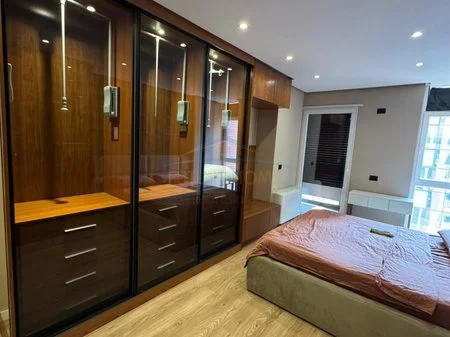 Tirane, jepet me qera apartament 2+1+Ballkon Kati 5, 115 m² 1.000 € (JORDAN MISJA)