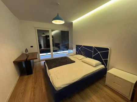 Tirane, jepet me qera apartament 2+1+Ballkon Kati 5, 115 m² 1.000 € (JORDAN MISJA)
