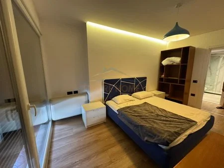 Tirane, jepet me qera apartament 2+1+Ballkon Kati 5, 115 m² 1.000 € (JORDAN MISJA)