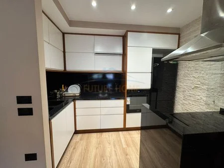 Tirane, jepet me qera apartament 2+1+Ballkon Kati 5, 115 m² 1.000 € (JORDAN MISJA)