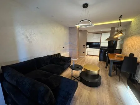 Tirane, jepet me qera apartament 2+1+Ballkon Kati 5, 115 m² 1.000 € (JORDAN MISJA)