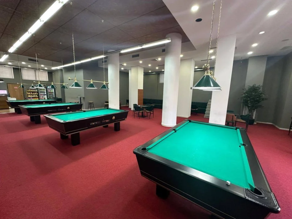 Kavaje, shitet dyqan Kati 1, 1.212 m² 460.000 € (Shëtitorja Kavaljoni,Kavaje)