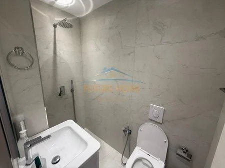 Tirane, jepet me qera apartament 2+1 Kati 1, 87 m² 700 € 
