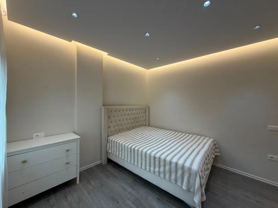 Tirane, jepet me qera apartament 2+1 Kati 2, 103 m² 850 € (Pallati me Shigjeta)
