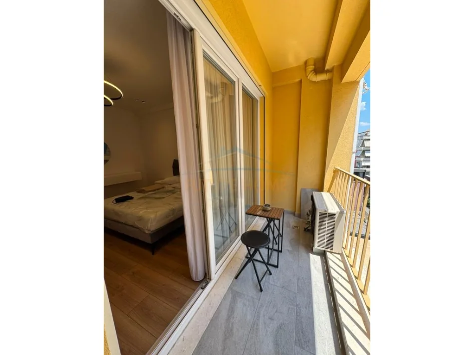 Tirane, jepet me qera apartament 1+1+Ballkon , 70 m² 