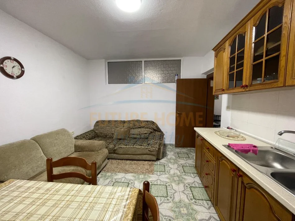 Tirane, jepet me qera apartament 1+1 Kati 3, 58 m² 415 € (Qera, Apartament 1+1, Blloku, Tiranë.)
