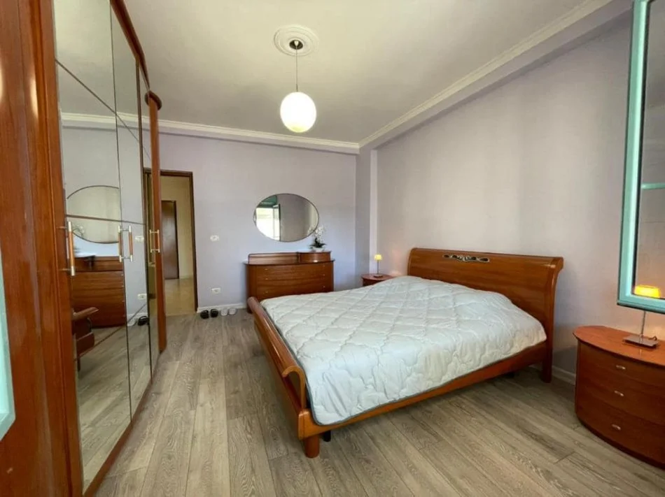 Durres, jepet me qera apartament 1+1+Ballkon Kati 3, 70 m² 400 € 