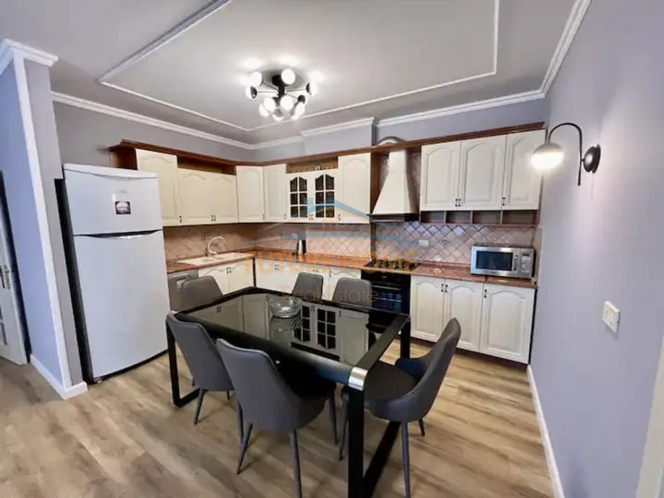 Tirane, jepet me qera apartament 2+1 Kati 11, 125 m² 1.000 € (Rruga e Elbasanit)
