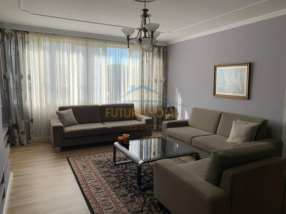 Tirane, jepet me qera apartament 2+1+Ballkon Kati 11, 124 m² 1.000 € 