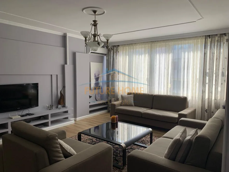 Tirane, jepet me qera apartament 2+1+2+Ballkon Kati 11, 125 m² 1.000 € (Rruga e Elbasanit)