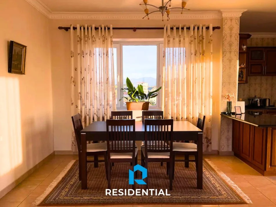 Tirane, shes apartament 3+1 Kati 5, 209 m² 225.000 € (Rruga Pjeter Budi)