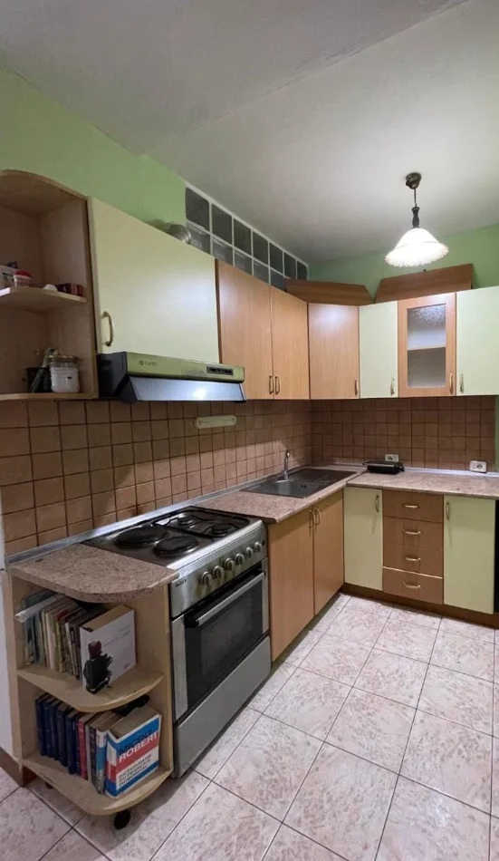 Tirane, jepet me qera apartament 1+1 Kati 4, 50 m² 500 € (rruga myslym shyri)