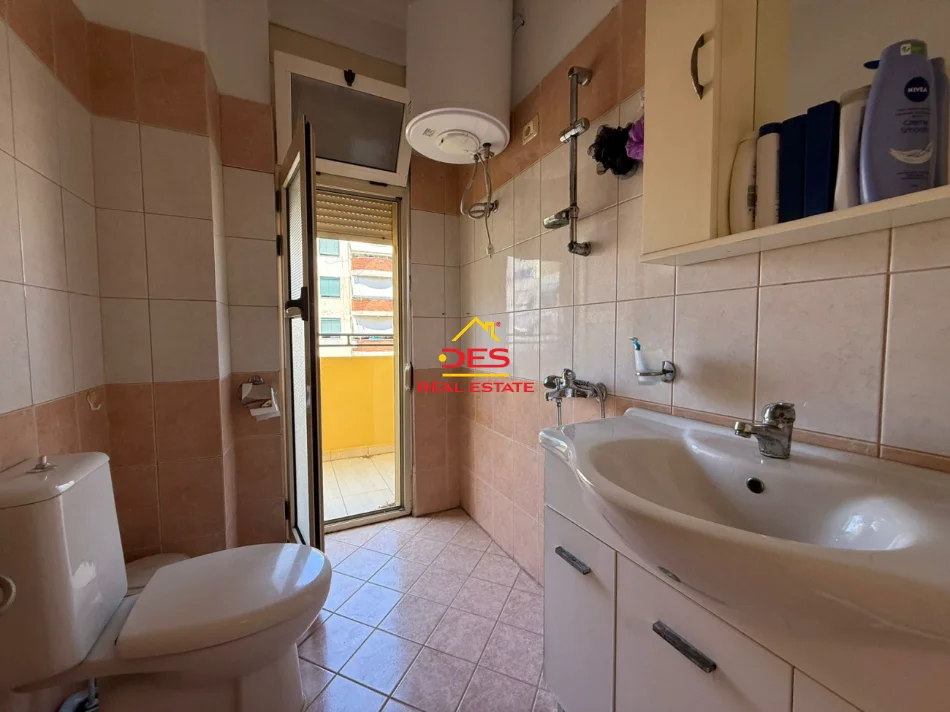 Vlore, jepet me qera apartament Kati 9, 120 m² 400 € (Bulevardi Vlorë-Skelë)