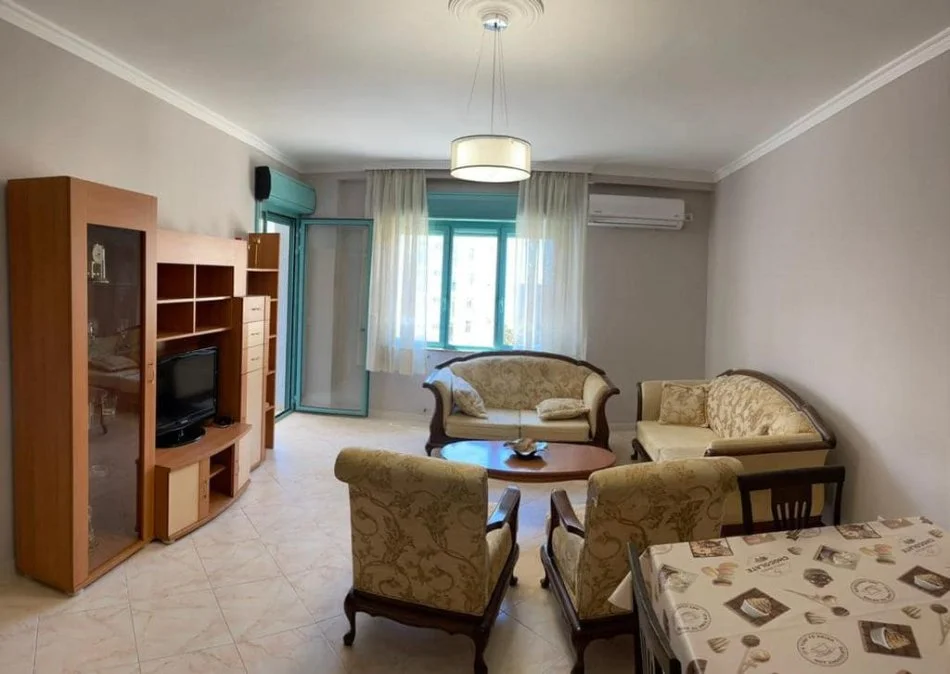 Durres, jepet me qera apartament 1+1+Ballkon Kati 3, 70 m² 400 € 