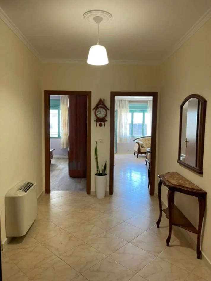 Durres, jepet me qera apartament 1+1+Ballkon Kati 3, 70 m² 400 € 