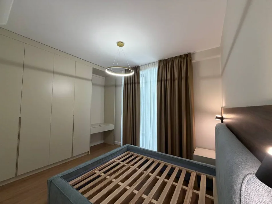 Tirane, jepet me qera apartament 2+1+2+Ballkon Kati 9, 116 m² 1.250 € (Mine Peza, Rezidenca Golden Tower)