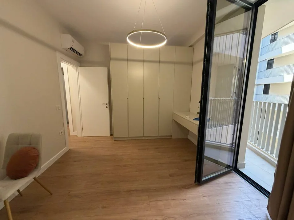 Tirane, jepet me qera apartament 2+1+2+Ballkon Kati 9, 116 m² 1.250 € (Mine Peza, Rezidenca Golden Tower)