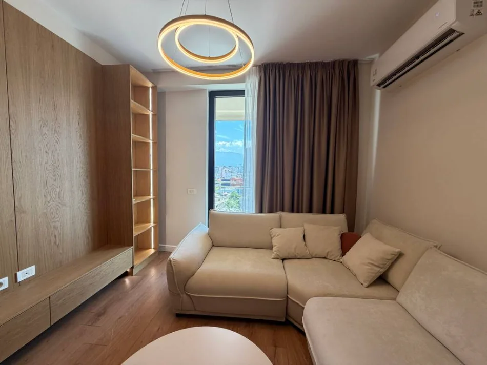 Tirane, jepet me qera apartament 2+1+2+Ballkon Kati 9, 116 m² 1.250 € (Mine Peza, Rezidenca Golden Tower)