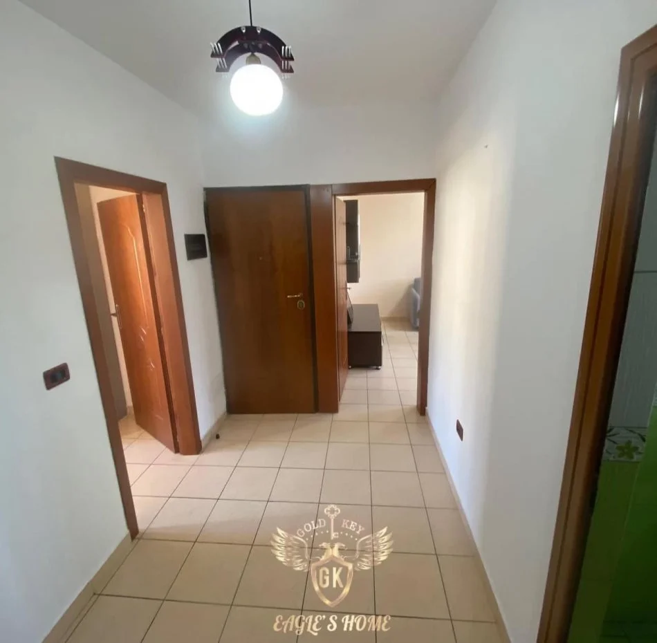 Durres, jepet me qera 1+1 Kati 4, 250 € 