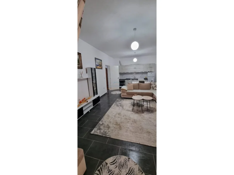 Tirane, jepet me qera apartament 1+1 Kati 2, 72 m² 450 € (Fresku)