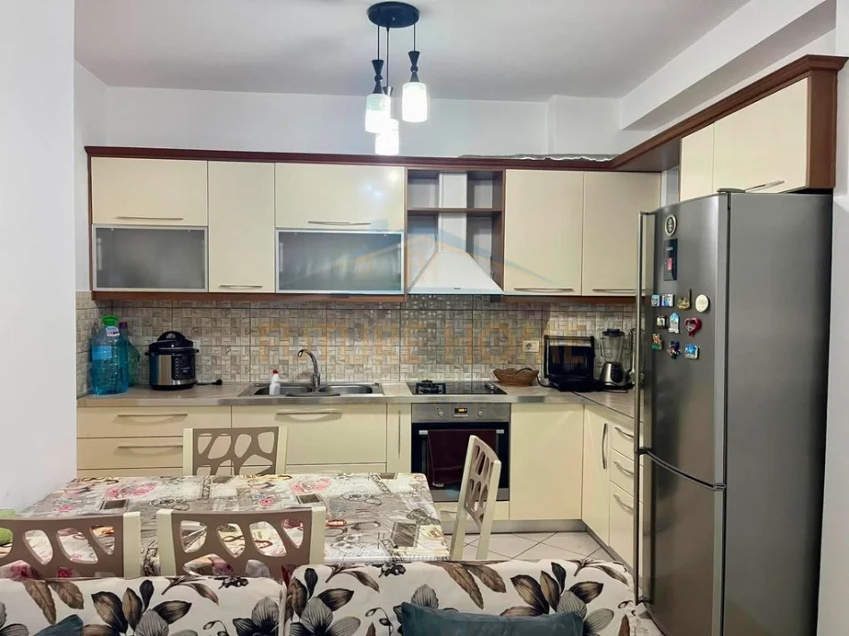 Tirane, shitet apartament 1+1+Ballkon Kati 1, 71 m² 120.000 € (Unaza e Re)