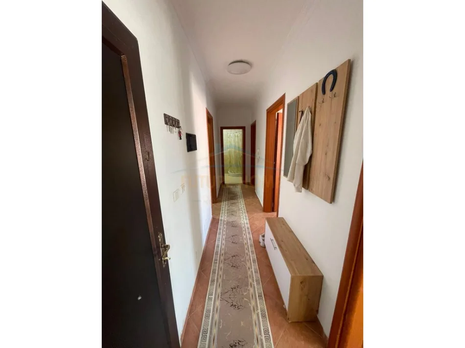 Tirane, jepet me qera apartament 2+1+Ballkon Kati 6, 98 m² 650 € 