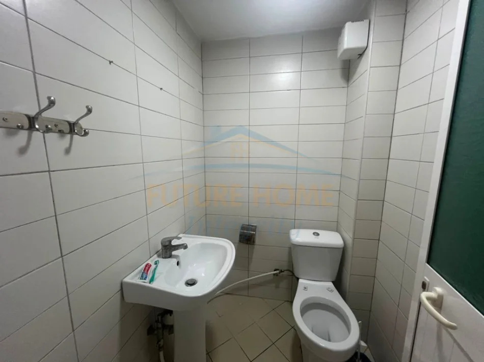 Tirane, jepet me qera apartament duplex Dublex Kati 0, 122 m² 40.000 Leke (Tregu Elektrik, rruga Todi Shkurti)