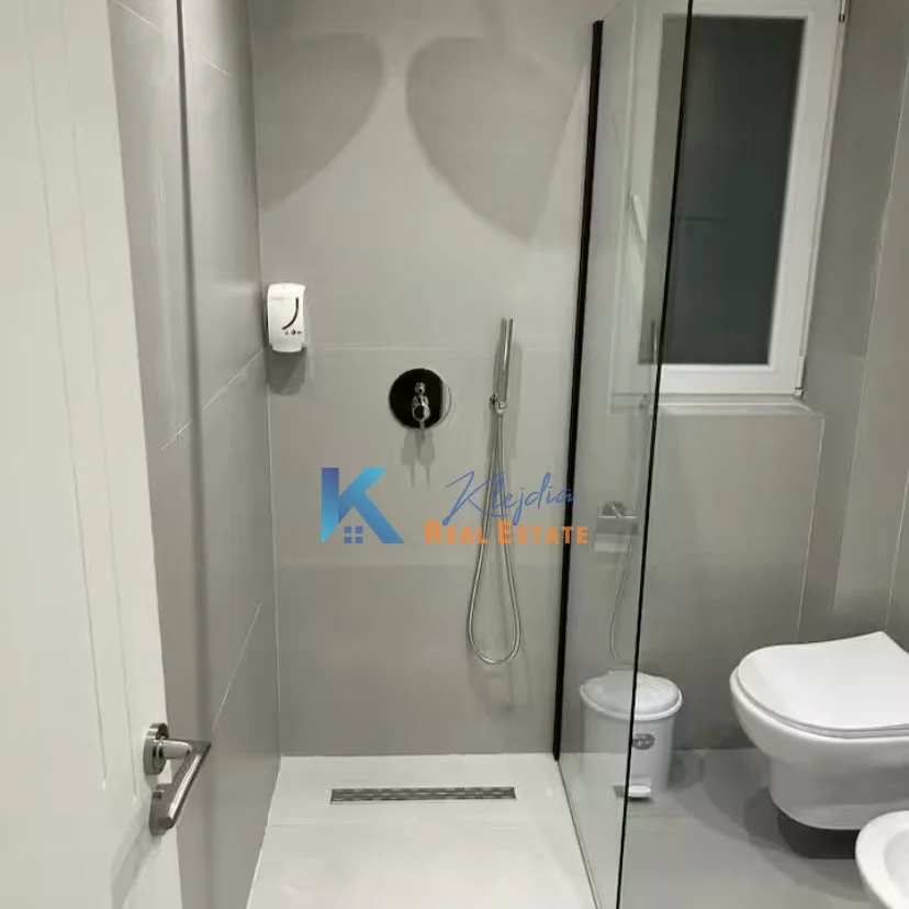 Tirane, jap me qera apartament 1+1+Ballkon Kati 3, 55 m² 570 € (Bulevardi Zogu I)