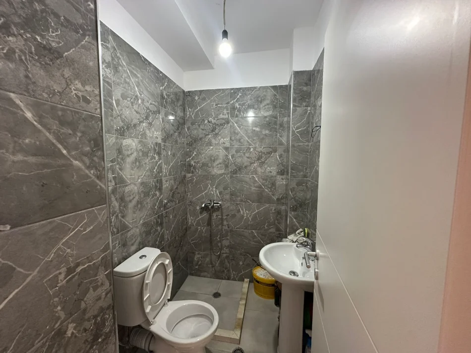 Tirane, shitet apartament 2+1+Ballkon Kati 2, 101 m² 225.000 € (Rruga Selite e Vjeter)