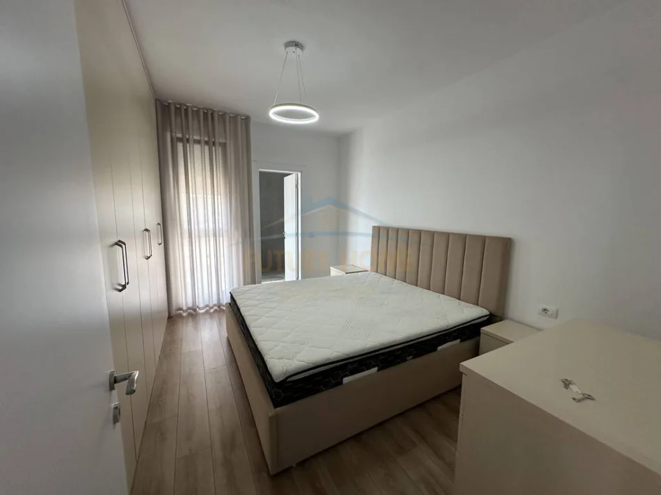 Tirane, jepet me qera apartament 2+1+Ballkon Kati 7, 109 m² 550 € (UNIVERS CITY)