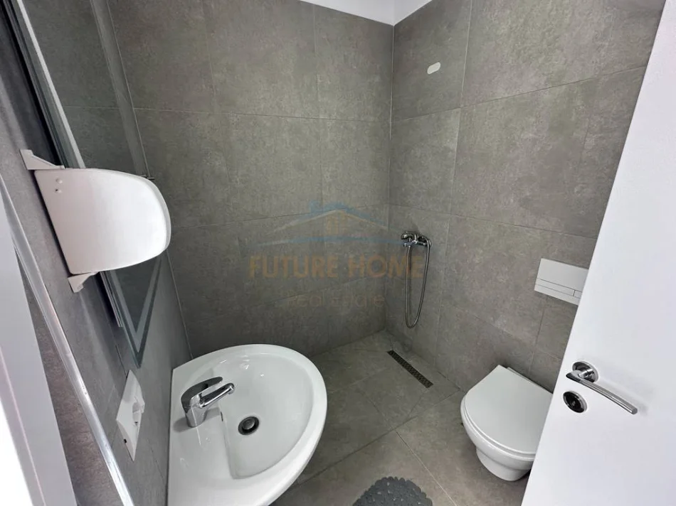 Tirane, jepet me qera apartament 2+1+Ballkon Kati 7, 109 m² 550 € (UNIVERS CITY)