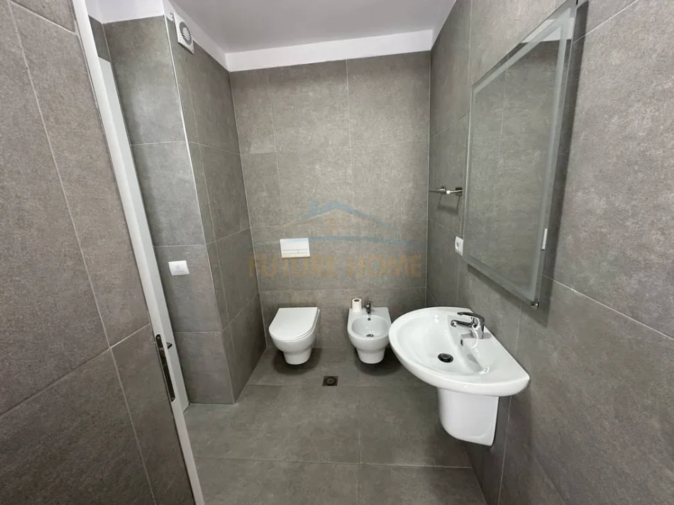 Tirane, jepet me qera apartament 2+1 Kati 7, 110 m² 550 € (Univers City)
