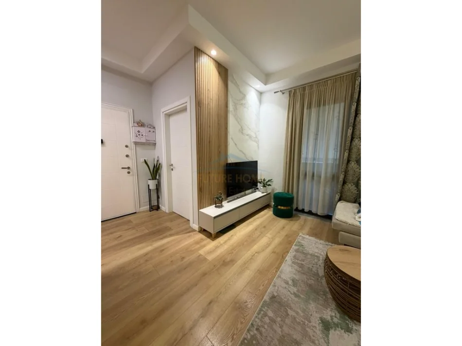 Tirane, jepet me qera apartament 2+1 Kati 1, 76 m² 700 € 