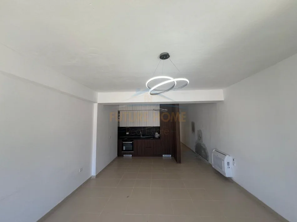 Tirane, jepet me qera apartament 3+1+Ballkon Kati 3, 107 m² 900 € (Kodra e Diellit)