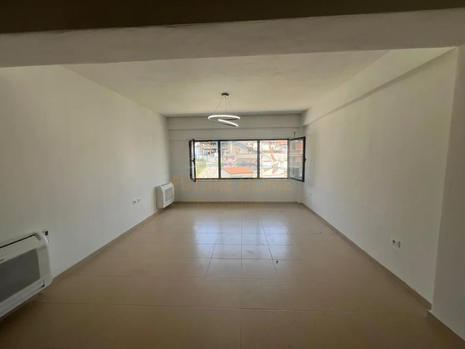 Tirane, jepet me qera apartament 3+1+Ballkon Kati 3, 107 m² 900 € (Kodra e Diellit)