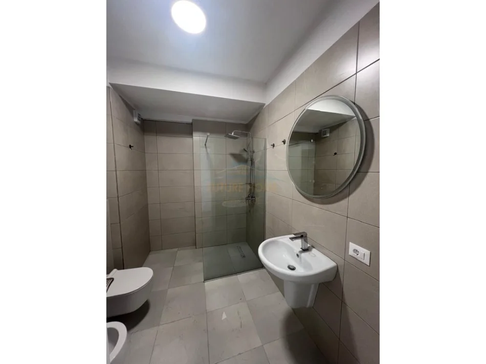 Tirane, jepet me qera apartament 3+1+Ballkon Kati 3, 107 m² 900 € (Kodra e Diellit)