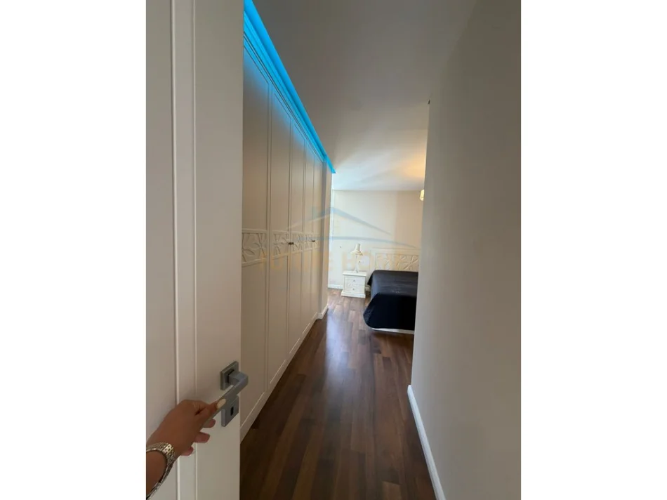 Durres, jepet me qera apartament 3+1 Kati 11, 122 m² 1.200 € (Currila)